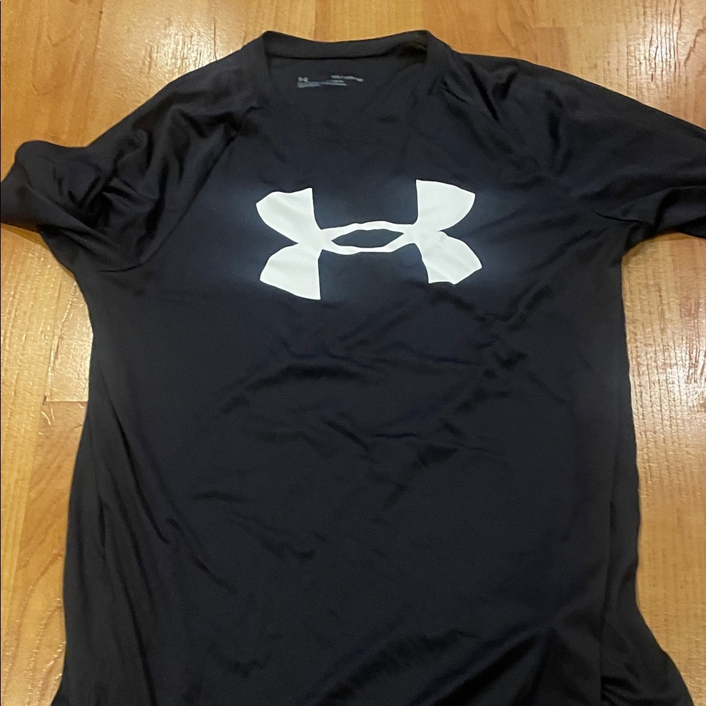 Under Armour Men's Black and White Short Sleeve Tee - Picture 4 of 4